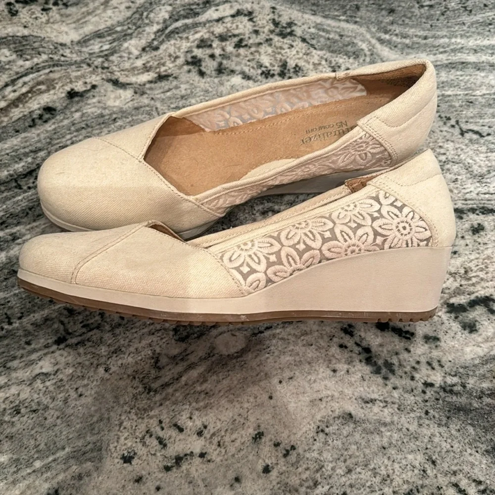 Naturalizer N5 Contour Comfort Cream Lace Trim Wedges. Sz 9